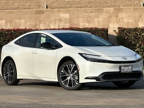 Used 2026 Toyota Prius XLE image 2