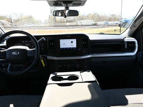 Used 2025 Ford F250 XLT image 19