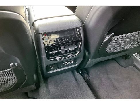 Certified 2024 Jeep Grand Cherokee L Overland w/ Advanced Protech Group III image 31