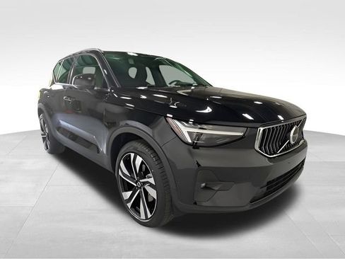Used 2024 Volvo XC40 B5 Plus w/ Climate Package AWD/4WD image 9