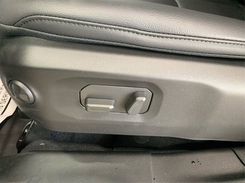 Used 2025 Jeep Gladiator Sport image 16