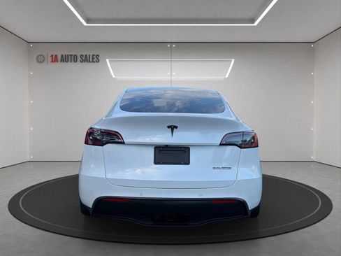 Used 2022 Tesla Model Y Long Range image 4
