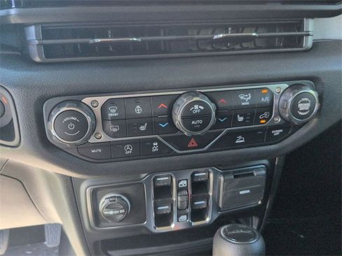 New 2025 Jeep Gladiator Sport image 21