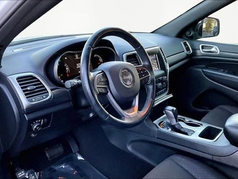 Used 2020 Jeep Grand Cherokee Laredo image 12