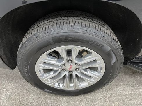 Used 2024 GMC Yukon SLT AWD/4WD image 16