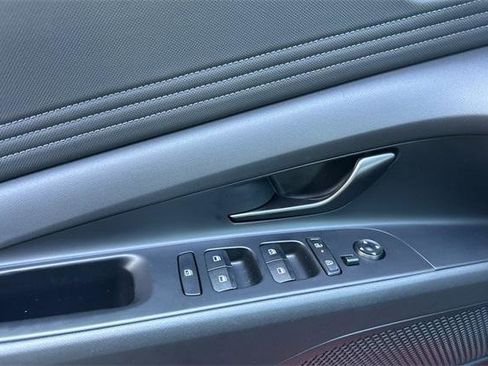 Certified 2025 Hyundai Elantra Sport image 11