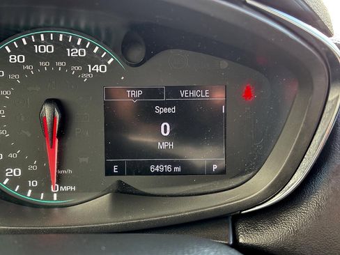 Used 2018 Chevrolet Trax LT w/ LT Convenience Package FWD image 17