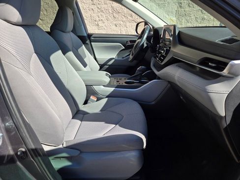 Used 2023 Toyota Highlander LE image 19