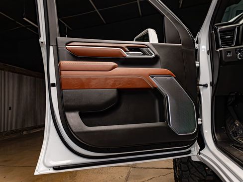 Used 2025 GMC Sierra 2500 Denali Ultimate image 30