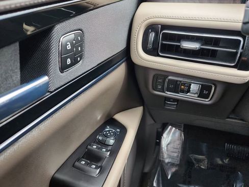 Used 2023 Lincoln Nautilus Reserve AWD/4WD image 39