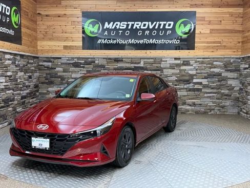 Used 2023 Hyundai Elantra SEL w/ Cargo Package FWD image 4
