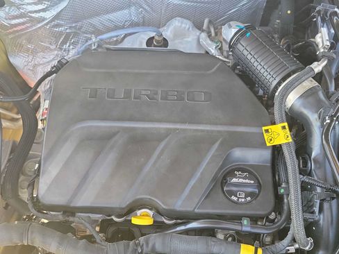 Used 2024 Chevrolet Trax RS FWD image 13