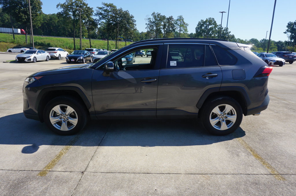 Used 2021 Toyota RAV4 XLE FWD image 19