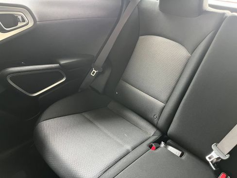 Used 2025 Kia Soul LX w/ LX Technology Package FWD image 43