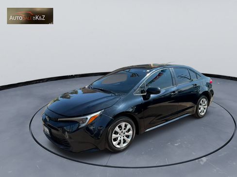 Used 2023 Toyota Corolla LE FWD image 3