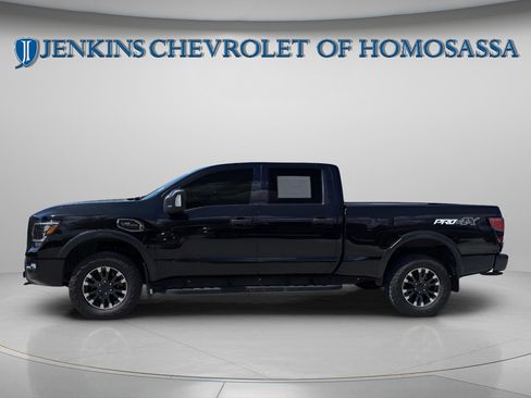 Used 2024 Nissan Titan PRO-4X w/ Pro-4x Convenience Package image 10