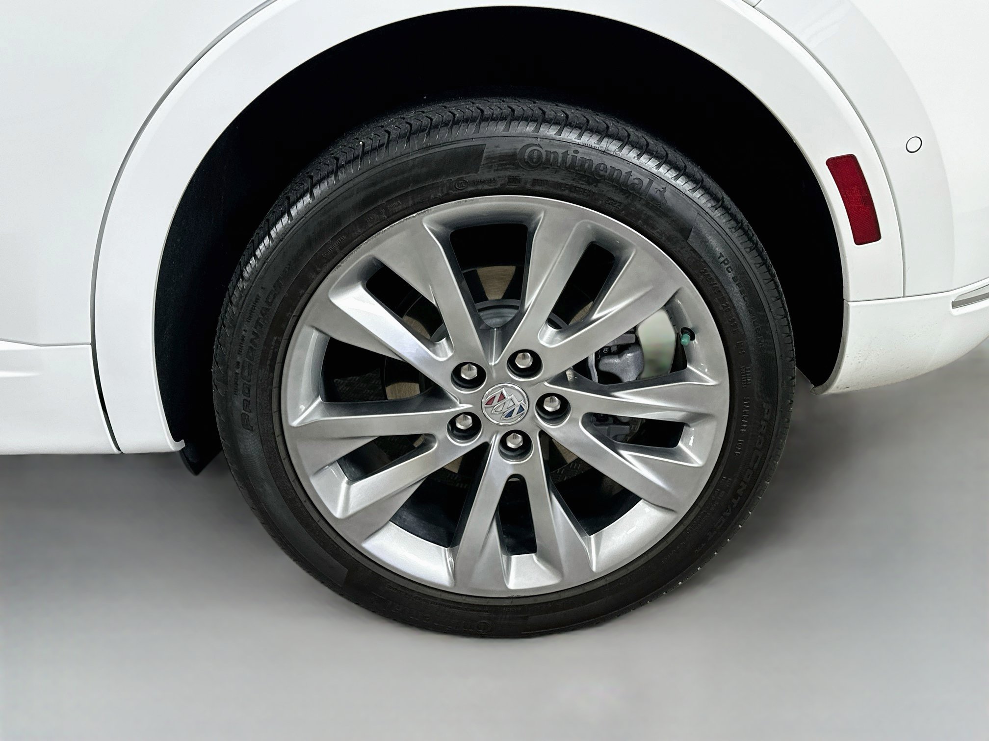 Used 2022 Buick Envision Avenir w/ Technology Package II FWD image 32