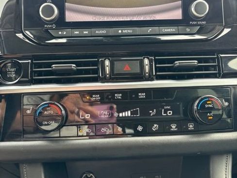 Used 2025 Nissan Pathfinder SV AWD/4WD image 10