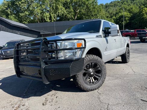 Used 2014 Ford F250 Lariat w/ Lariat Interior Package image 3