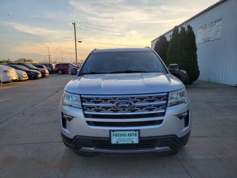 Used 2018 Ford Explorer XLT w/ Equipment Group 202A AWD/4WD image 2