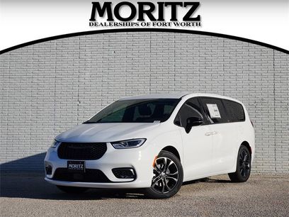 New 2026 Chrysler Pacifica Select
