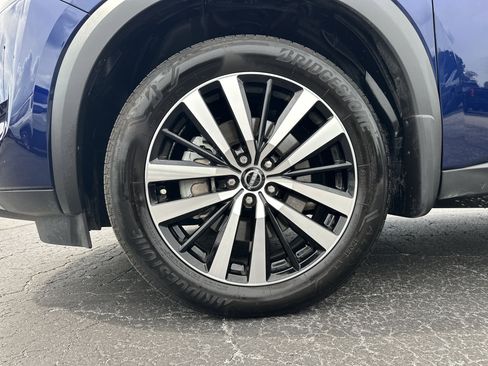 Used 2025 Nissan Pathfinder Platinum image 12