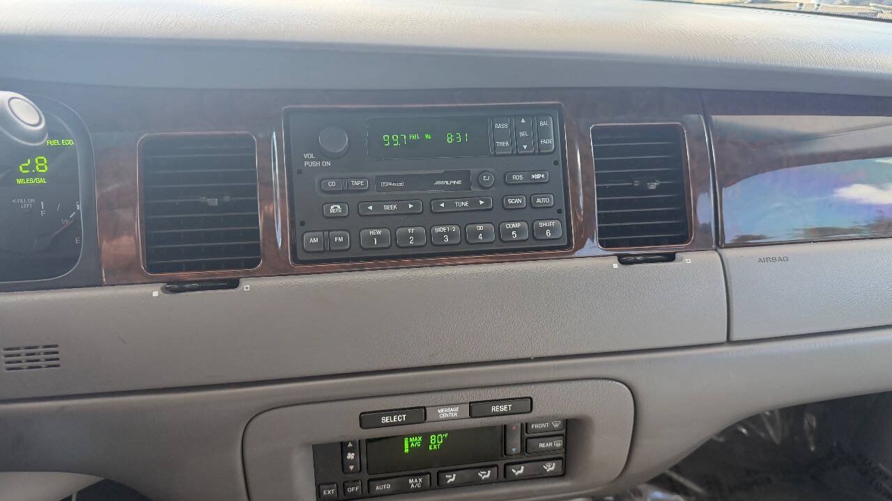 Used 1999 Lincoln Town Car Signature RWD image 21