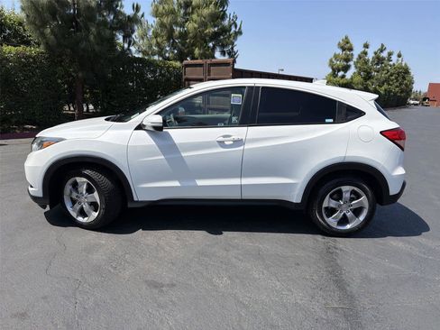 Used 2017 Honda HR-V EX image 3