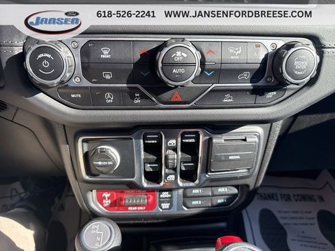 Used 2025 Jeep Wrangler Unlimited Rubicon image 23