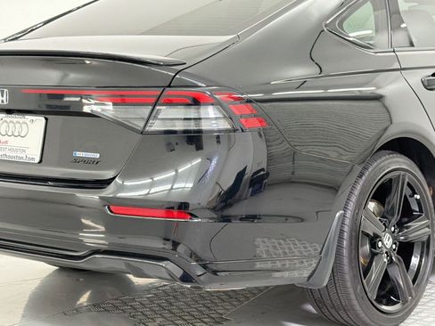 Used 2025 Honda Accord Sport image 12