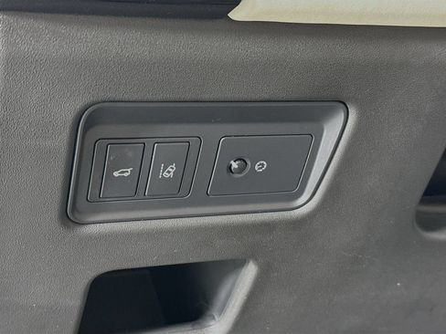Used 2018 Land Rover Discovery HSE AWD/4WD image 11