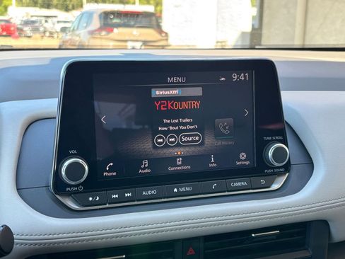 Used 2025 Nissan Rogue SV AWD/4WD image 20