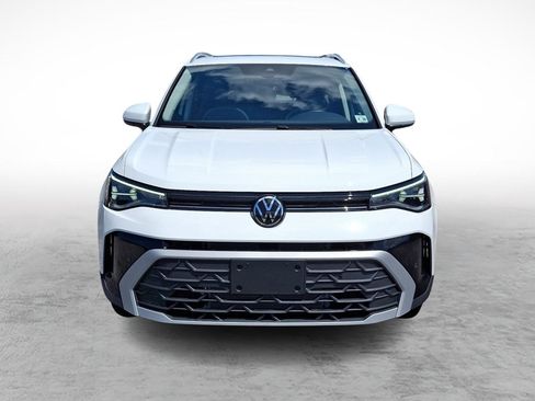 Used 2025 Volkswagen Taos SE image 8