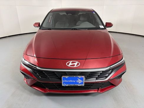 Used 2024 Hyundai Elantra Blue image 3