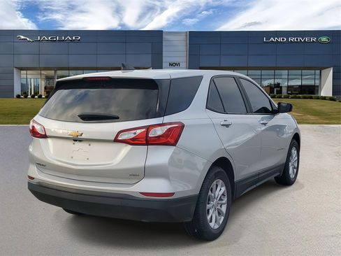 Used 2021 Chevrolet Equinox LS w/ LS Convenience Package image 3
