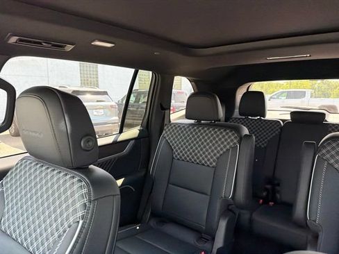Used 2026 GMC Acadia Denali w/ Super Cruise Package AWD/4WD image 54