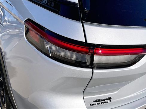 New 2025 Jeep Grand Cherokee Altitude AWD/4WD image 14