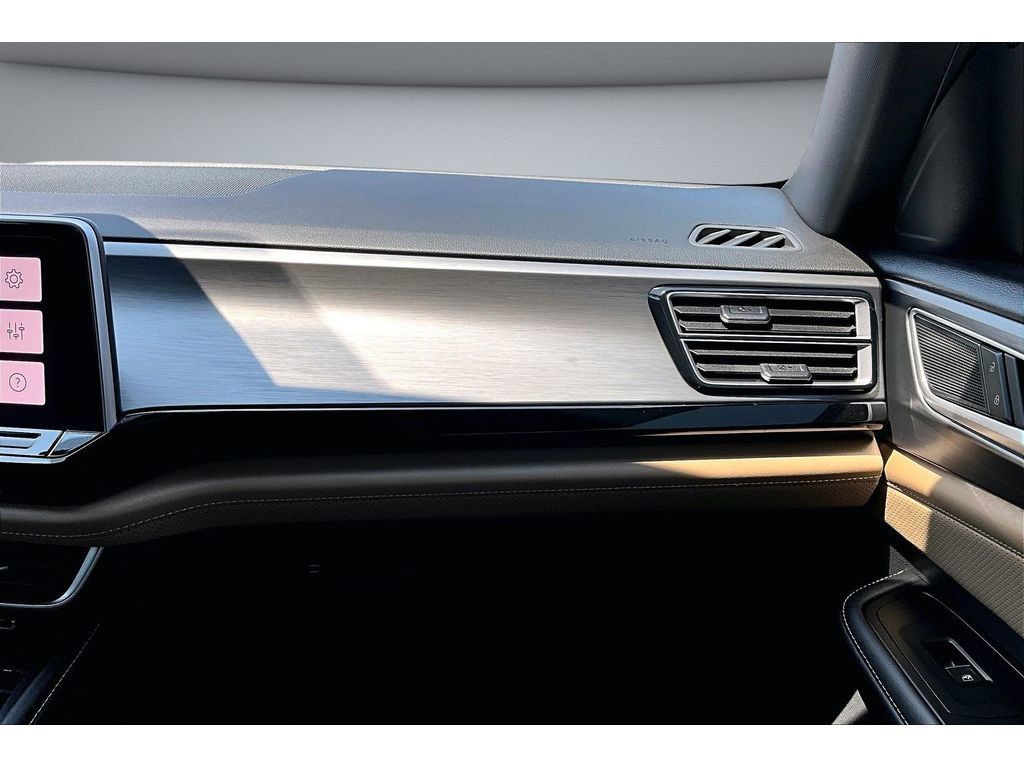 Used 2024 Volkswagen Atlas Cross Sport SE FWD image 46