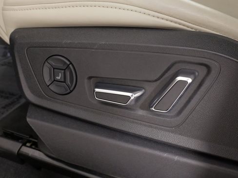 Used 2019 Audi e-tron Prestige w/ Prestige Package image 42