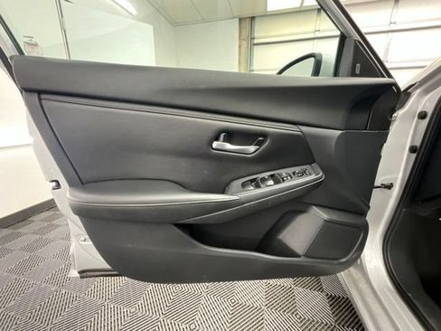 Used 2022 Nissan Sentra SV FWD image 11