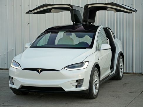 Used 2020 Tesla Model X Long Range image 46