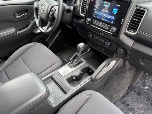 Used 2023 Nissan Frontier SV image 12