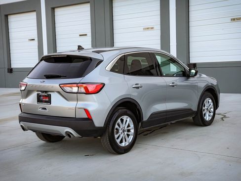 Used 2022 Ford Escape SE w/ Cold Weather Package image 7