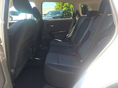 Used 2022 Nissan Rogue SV FWD image 12