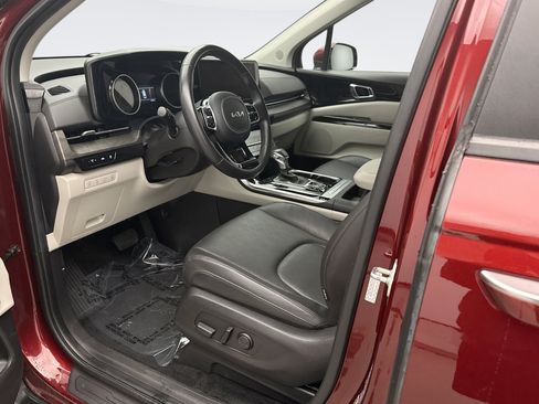 Used 2024 Kia Carnival EX FWD image 10