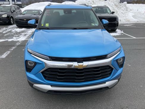 Used 2025 Chevrolet TrailBlazer LT w/ LT Cold Weather Package image 2