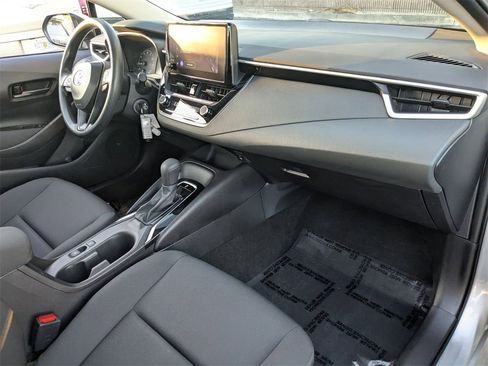 Used 2025 Toyota Corolla LE image 30