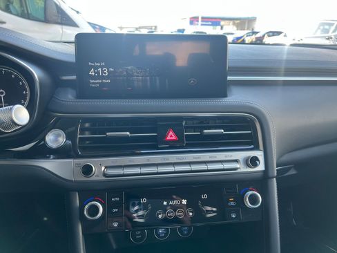 Used 2025 Genesis G70 2.5T image 21