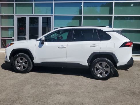 Used 2025 Toyota RAV4 XLE FWD image 3