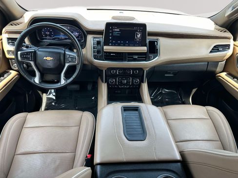 Used 2023 Chevrolet Suburban Premier w/ Premium Package AWD/4WD image 7